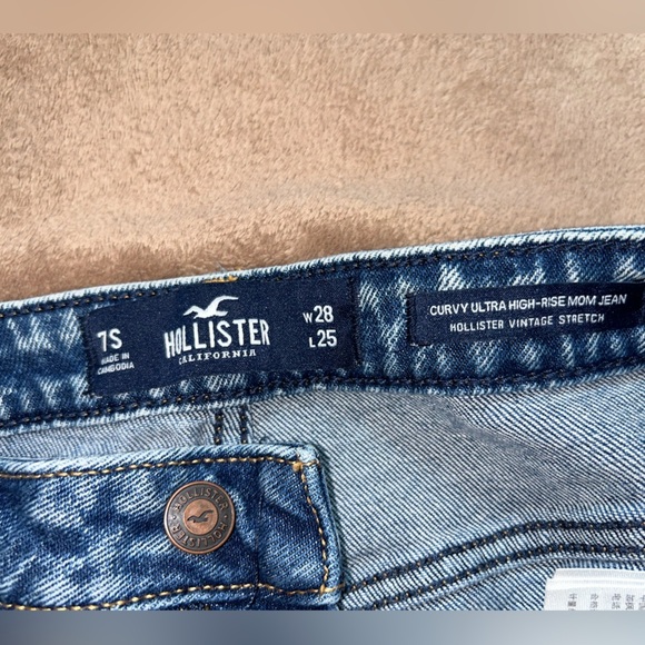 Hollister CURVY ULTRA HIGH-RISE MOM JEAN
HOLLISTER VINTAGE STRETCH - Picture 2 of 3